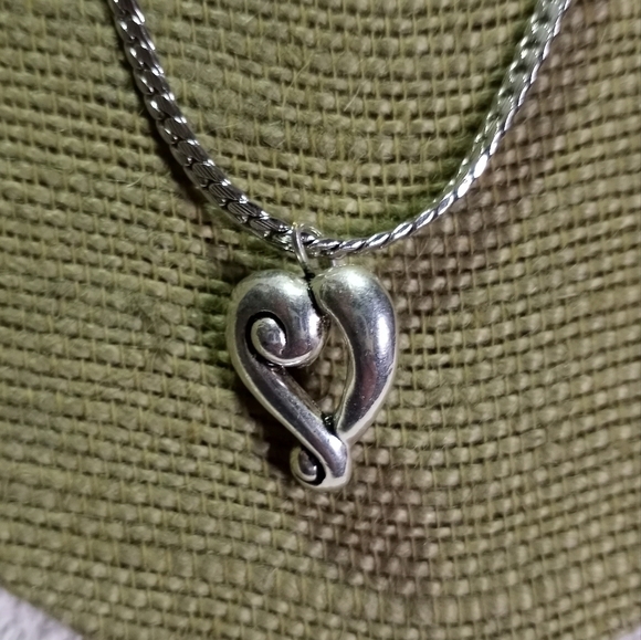 Silvertone heart ♥ chain necklace - Picture 6 of 7